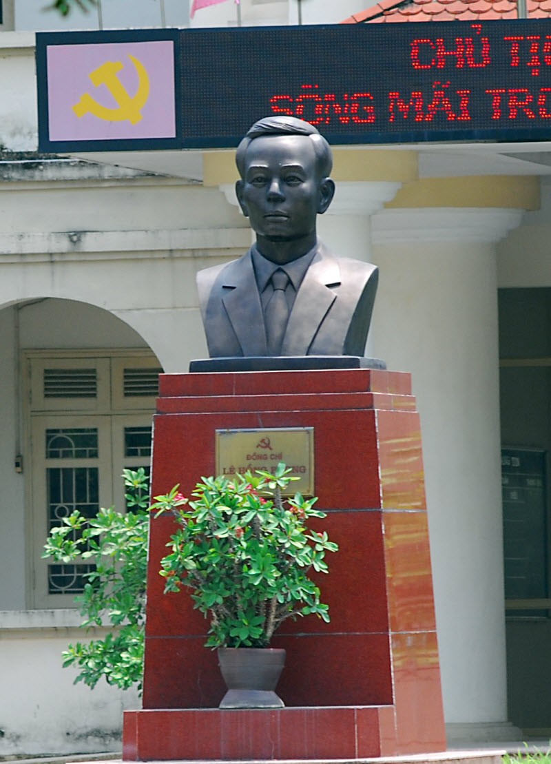 Tượng đài Lê Hồng Phong